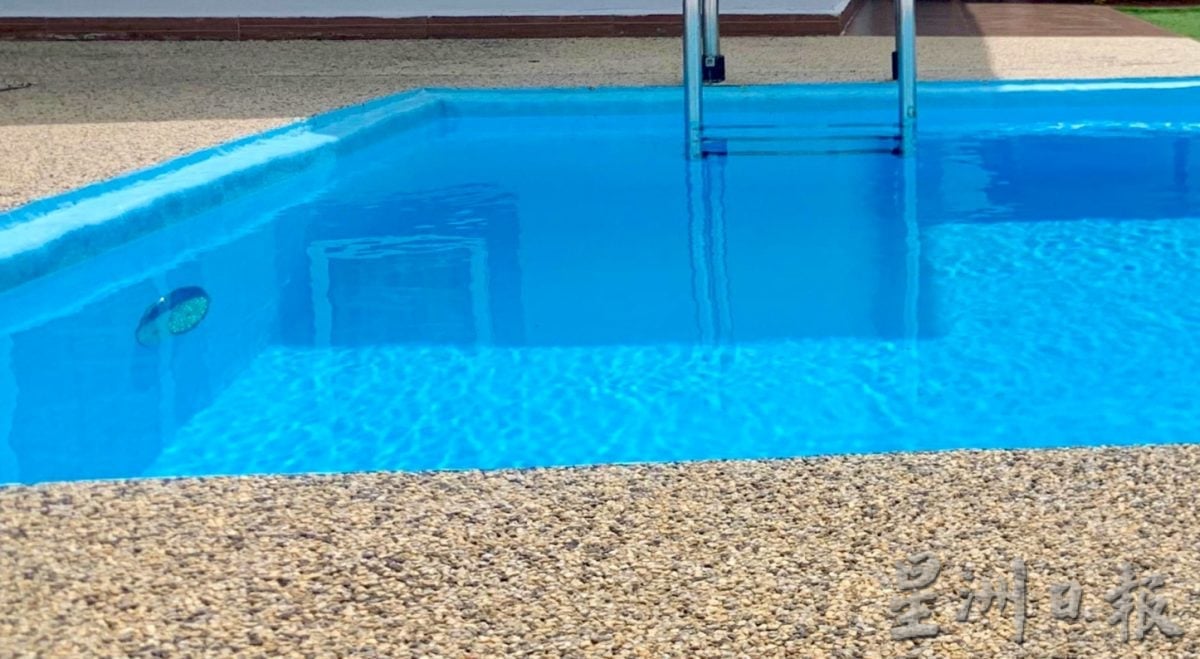 供星洲网:民宿泳池再度敲响警钟!4岁男童在民宿游泳池溺水身亡