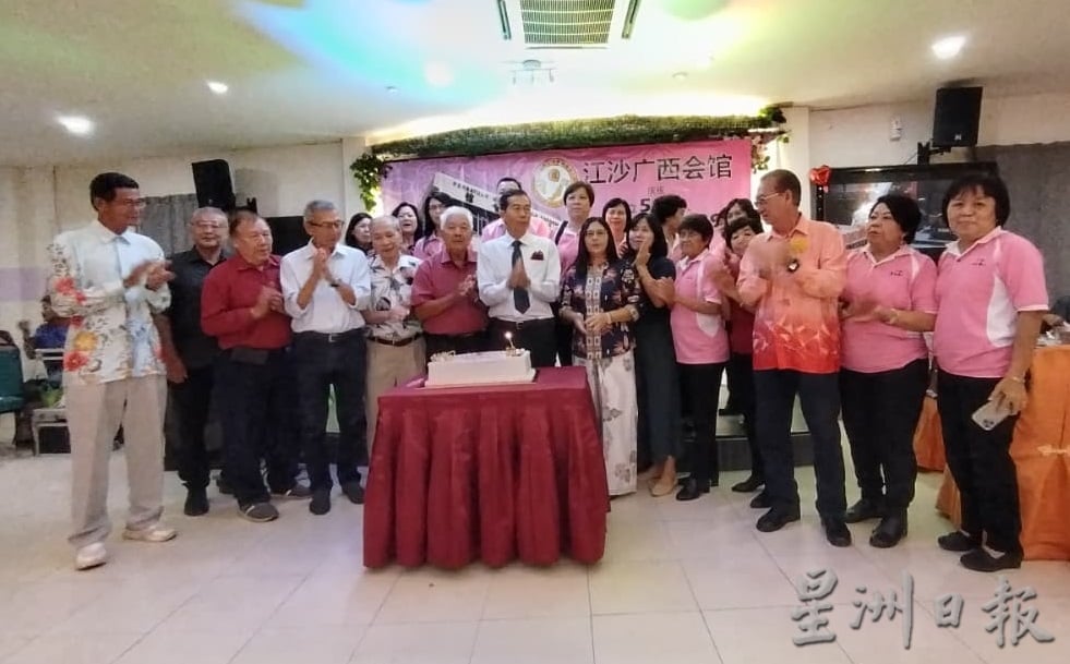 黄国华：B40、M40私专生非富家子弟 取消一等荣誉豁免还款不公