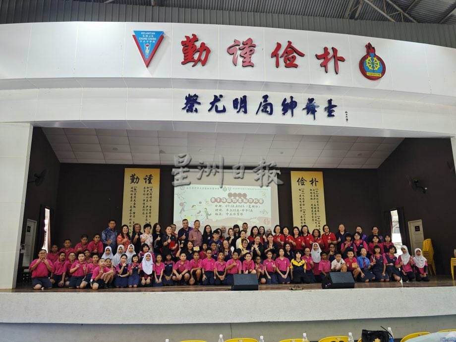 吉兰丹中华大会堂妇女组主任李玉花表示,妇女组再一次走入校园,传承中华文化,并与中正中学及中正小学携手合作主办“第三届薪火相传,亲子创意制作汤圆比赛”,让文化的力量在校园里继续发光发热。