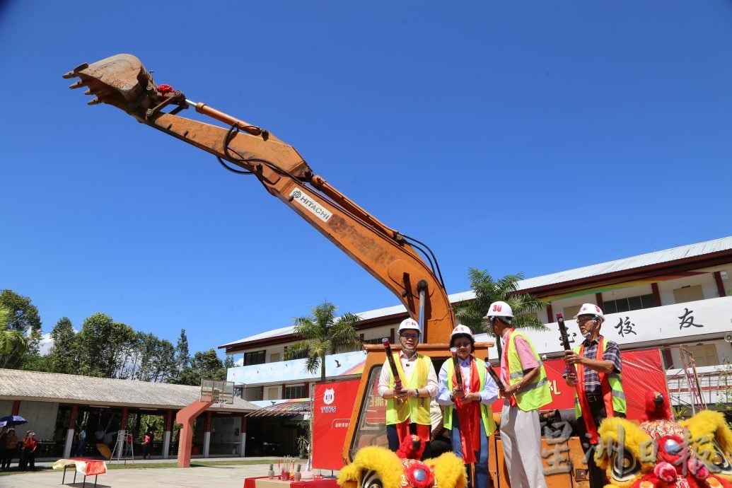 黄胜全:有盖篮球场尚欠50余万