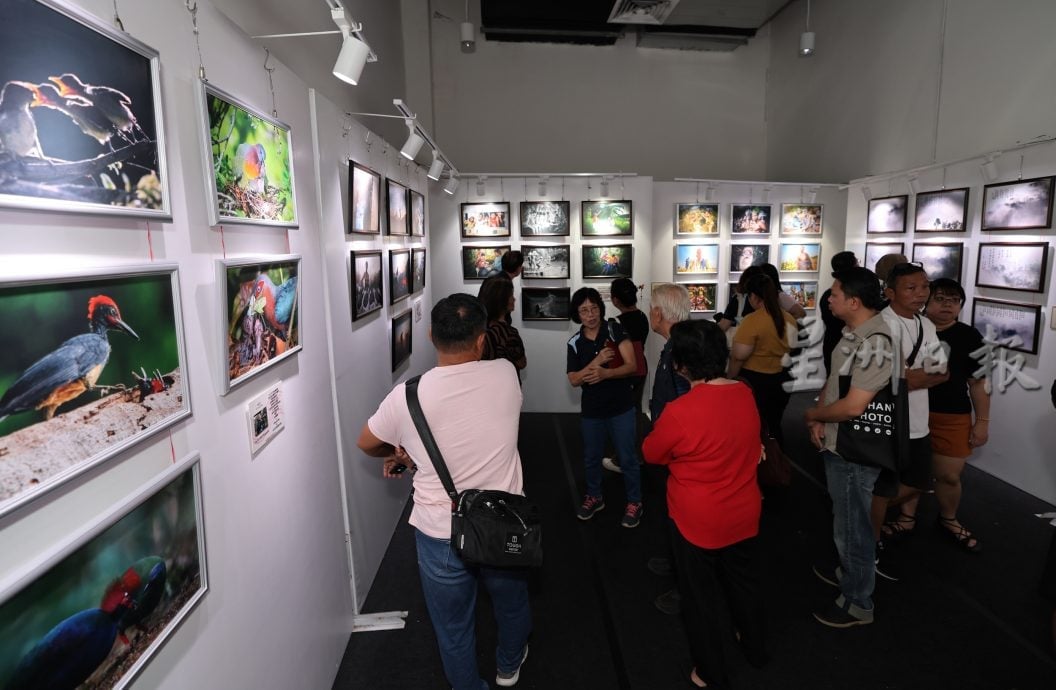 (已签发)柔:马新印16摄影家138作品 展现不同人文生态