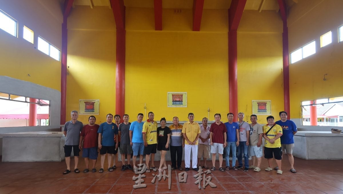 东：已签发：关丹西云殿主席杨振忠指出，庙宇的重建工程已正式重启，目标是筹集200万令吉完成剩余建设