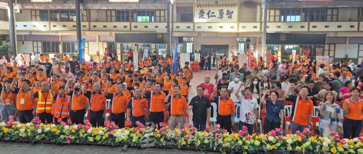 (古城第二版主文)“爱您”捐血运动503人成功捐血