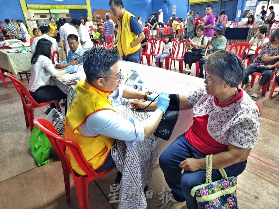 东:善导寺健康嘉年华凝聚善念 梁耀雯:携手共建有爱社区