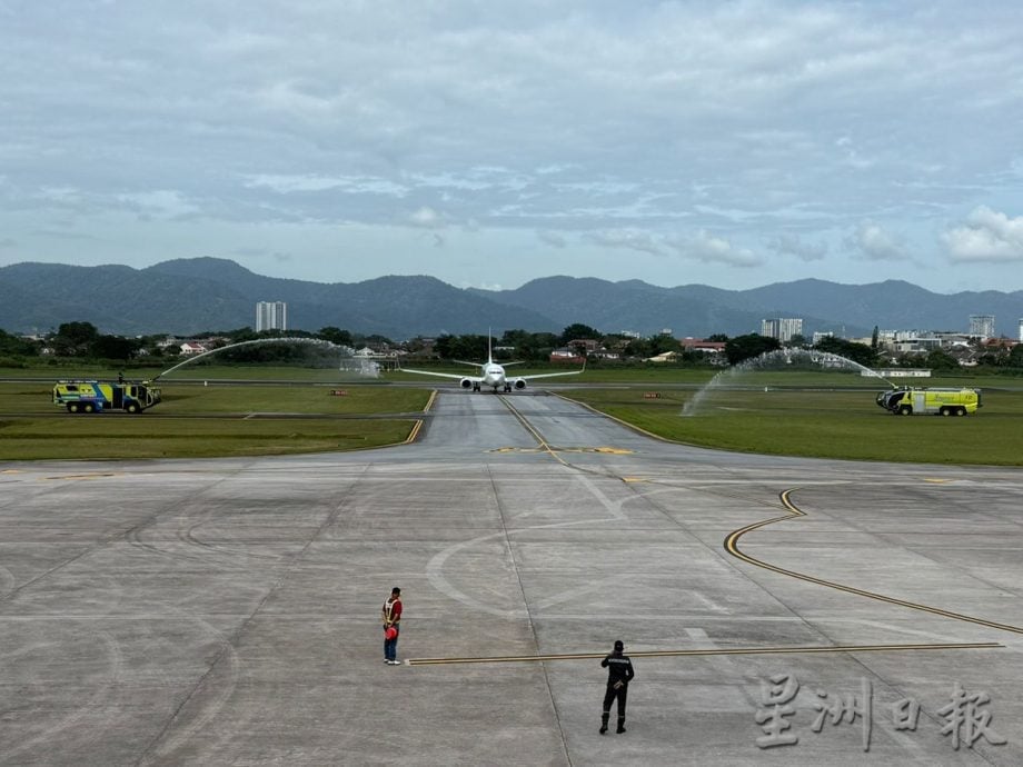 峇迪航空首航班机 正式降落怡保机场