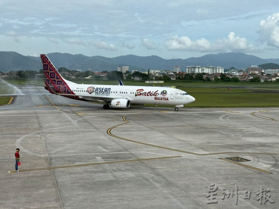 峇迪航空首航班机 正式降落怡保机场