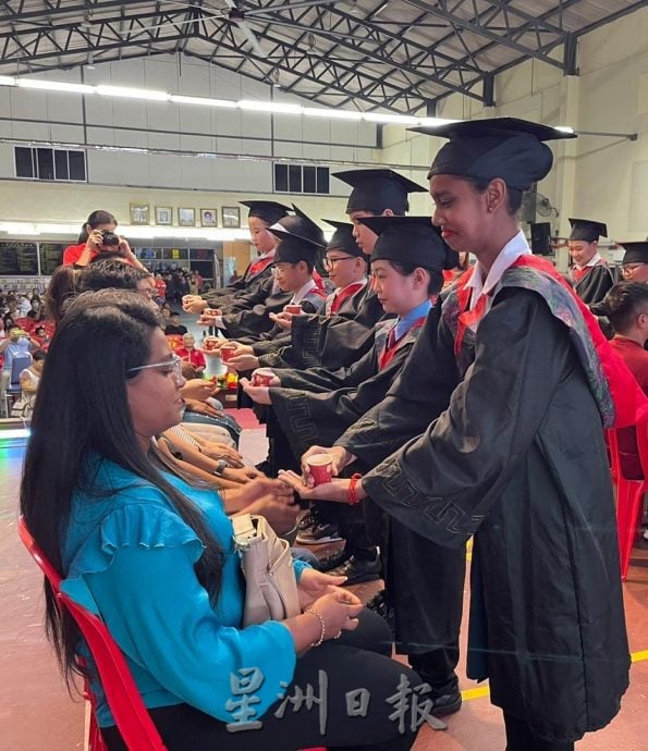 供星洲网:启华小学百年传承再添新页 51名毕业生扬帆起航