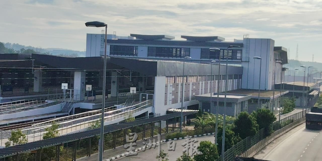 **已签发**柔:封面:特稿〡古来电动火车即将启用 各界同吁完善交通