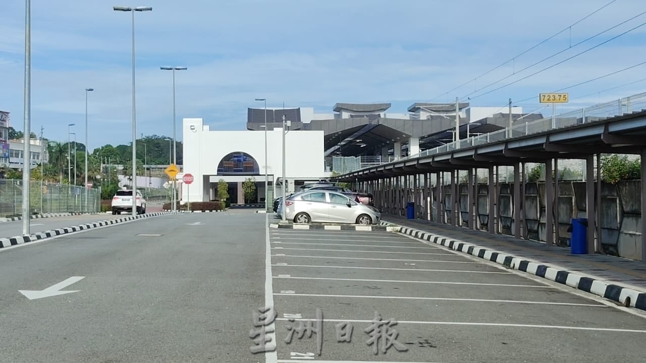 **已签发**柔:封面:特稿〡古来电动火车即将启用 各界同吁完善交通