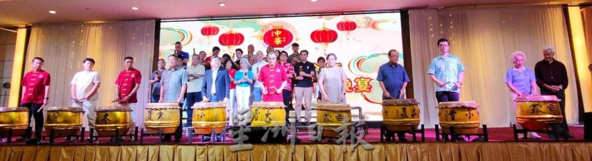 (已签发)柔:古来中华公会办岁末宴 6华小学子获慈善礼包