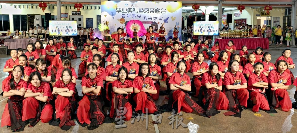 供星洲网:百年校庆余温未散 培华三机构齐勉小六毕业生续写“百年荣光”