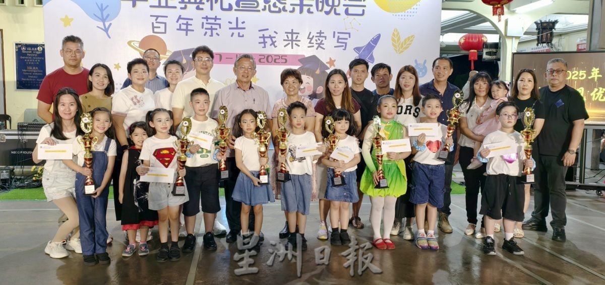 供星洲网:百年校庆余温未散 培华三机构齐勉小六毕业生续写“百年荣光”