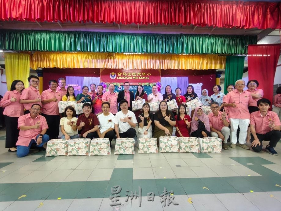 供星洲网:教育情深意更长,金马士国民华小谢师宴感恩师恩同行