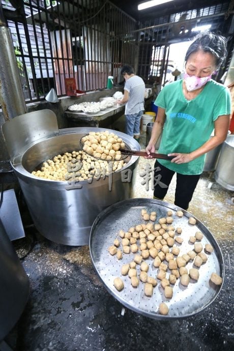 霹：9日见报∕封底主文∕新村美化动起来 | 百年谭仙庙 豆卜厂 布先新村人情味暖人心