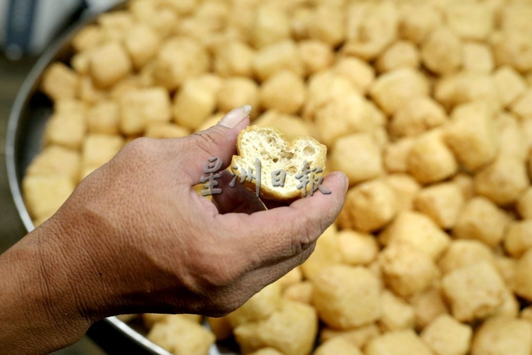 霹：9日见报∕封底主文∕新村美化动起来 | 百年谭仙庙 豆卜厂 布先新村人情味暖人心