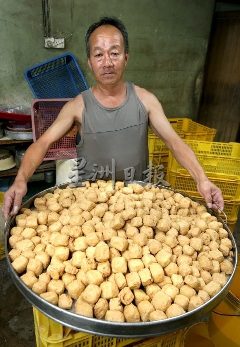 霹：9日见报∕封底主文∕新村美化动起来 | 百年谭仙庙 豆卜厂 布先新村人情味暖人心