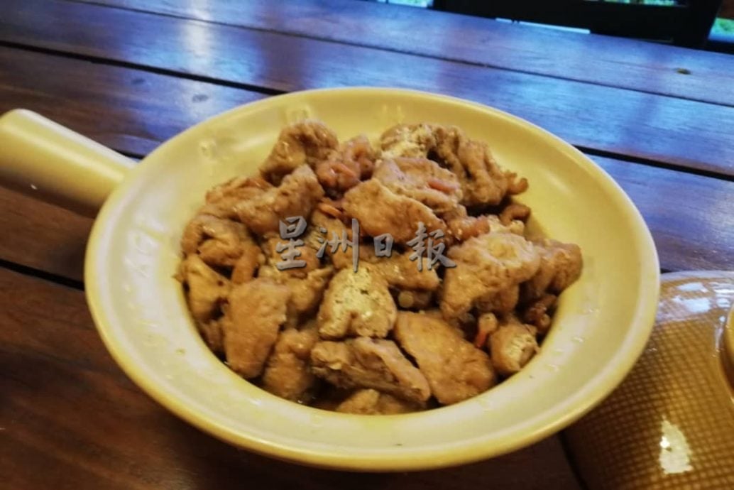 霹：9日见报∕封底主文∕新村美化动起来 | 百年谭仙庙 豆卜厂 布先新村人情味暖人心