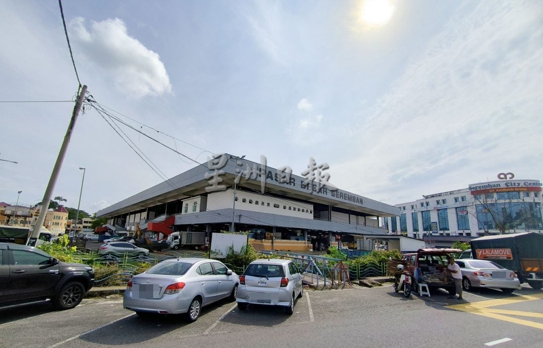 供星洲网/芙公市再现迷魂党!3女联手“催眠”老妇 骗到上银行提款