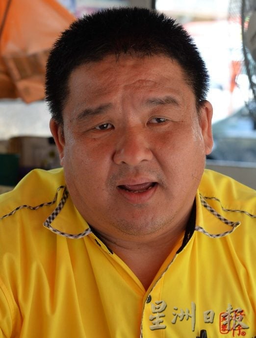 供星洲网/芙公市再现迷魂党!3女联手“催眠”老妇 骗到上银行提款