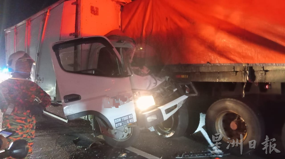 (古城版)新邦安拔往不叻士宁宜涉二罗里严重车祸,一名跟车员身亡