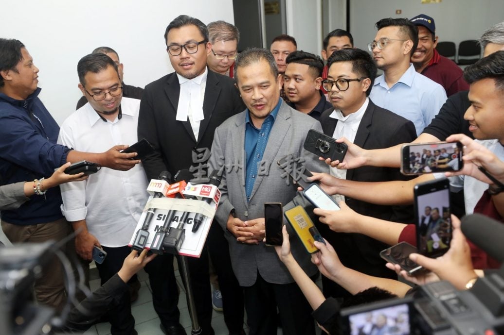 忽然提控5年前案件 阿兹曼：为转移更大政治案焦点