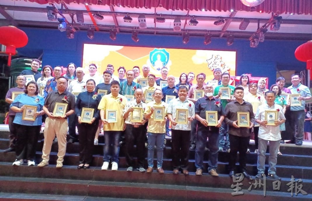 早报版头－大都会/（主文）安新华小校友会要筹30万未达标／6图