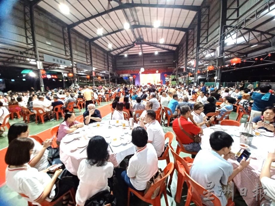 早报版头－大都会/（主文）安新华小校友会要筹30万未达标／6图