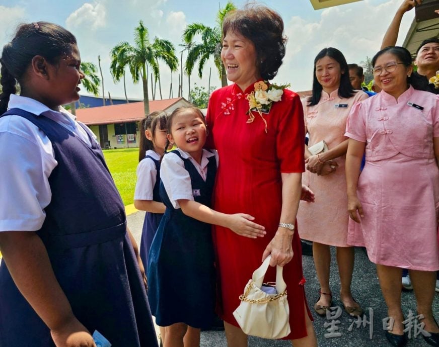 半港侨民校长张美美荣休 “王也好基金”颁奖金