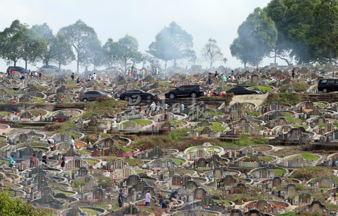 供星洲网：森州议会：吴金财：由公会管理的义山墓地价格高，州政府应该有责任处理