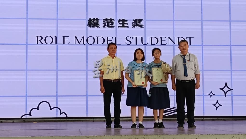 东（已签发）：关中第10届初三毕业典礼暨休业仪式