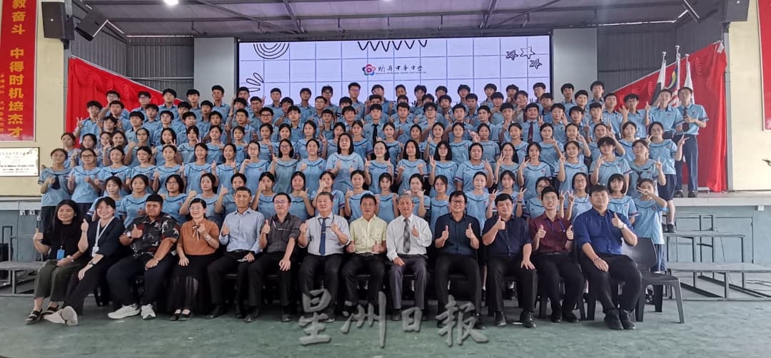 东（已签发）：关中第10届初三毕业典礼暨休业仪式