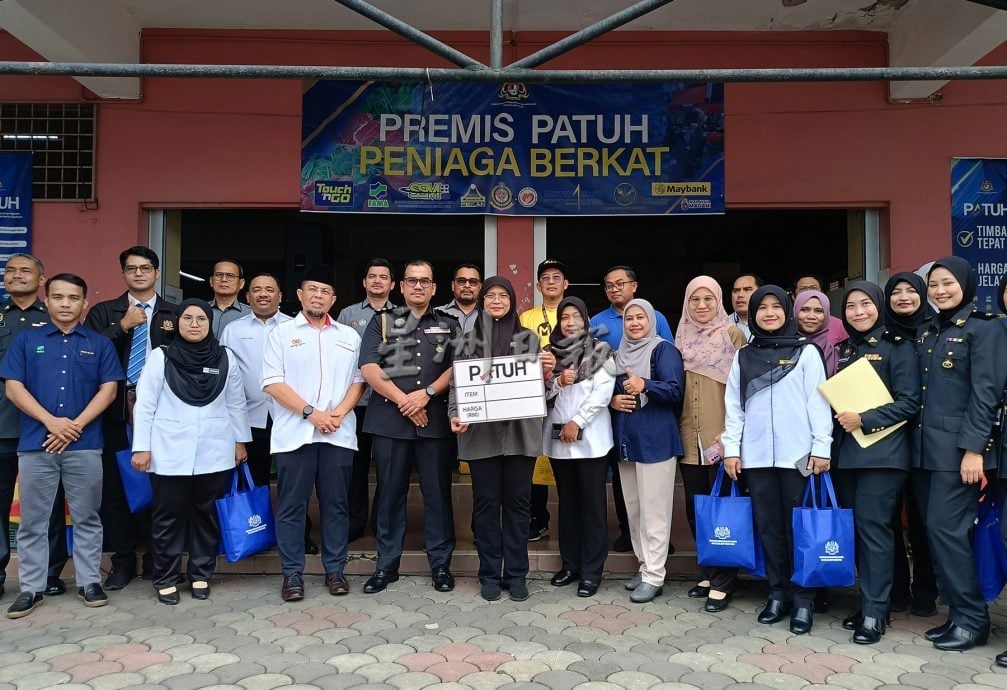 东:(已签发)彭内贸北根大巴刹推介“公道巴刹”运动(Program Pasar Patuh,简称3P)彭亨国内贸易和生活费局今日在北根大巴刹推介“公道巴刹”运动