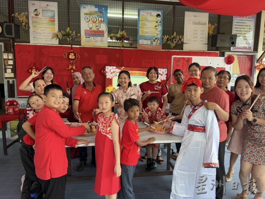 霹:10日见报∕封底主文∕微型华小 不微使命|万岭华联华小 学生仅7人 三机构肩负使命让学生快乐成长