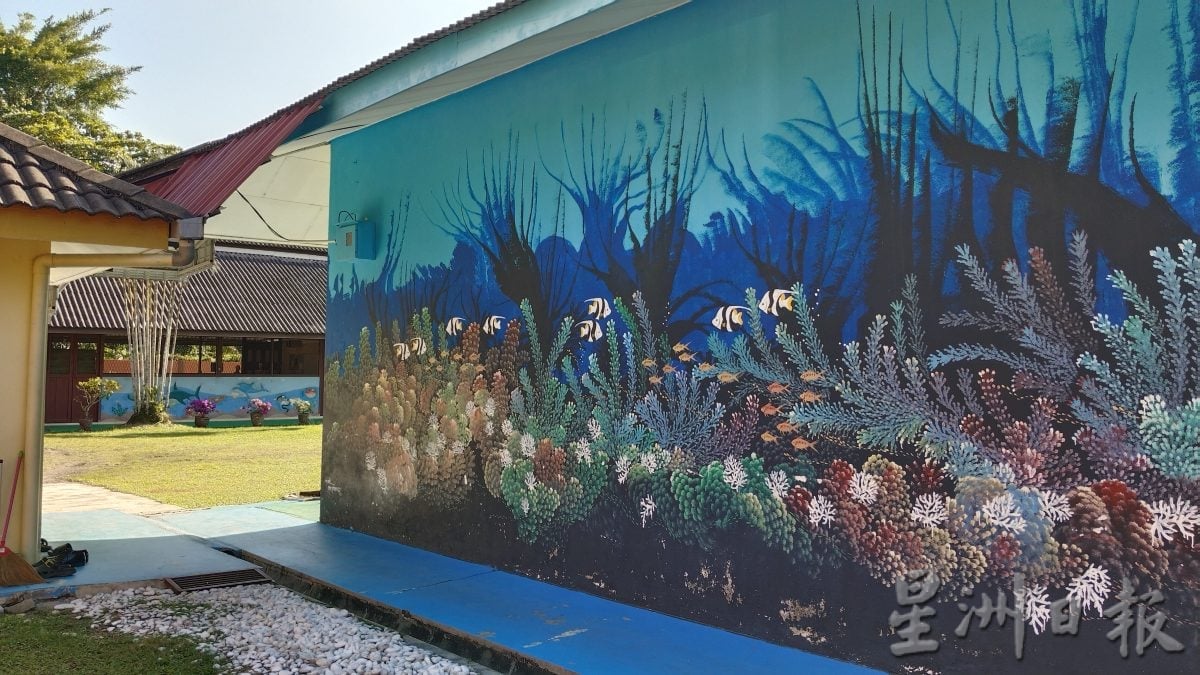 霹:10日见报∕封底主文∕微型华小 不微使命|万岭华联华小 学生仅7人 三机构肩负使命让学生快乐成长