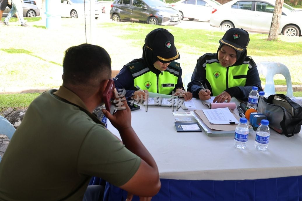 供星洲网：OPS GERAK汝来站查百辆车，违规车辆罚500至2000令吉