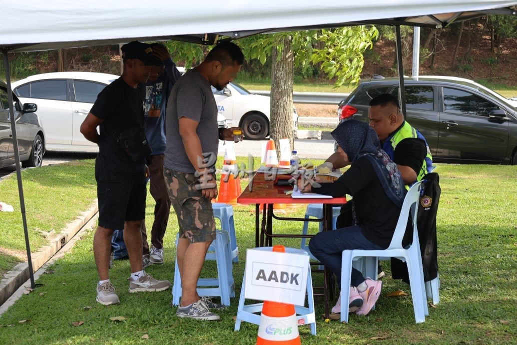 供星洲网：OPS GERAK汝来站查百辆车，违规车辆罚500至2000令吉