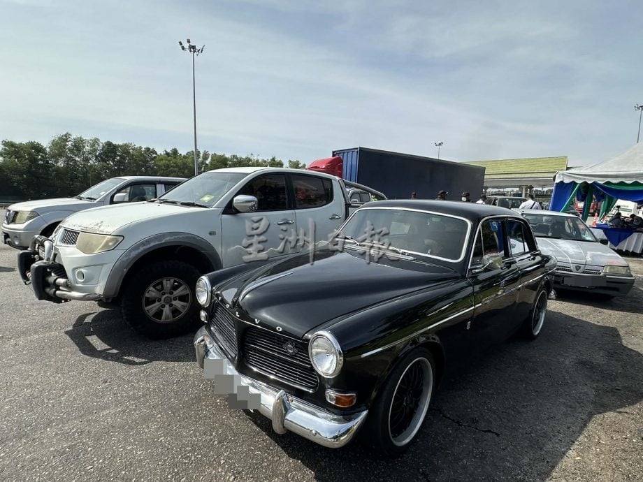 供星洲网：OPS GERAK汝来站查百辆车，违规车辆罚500至2000令吉