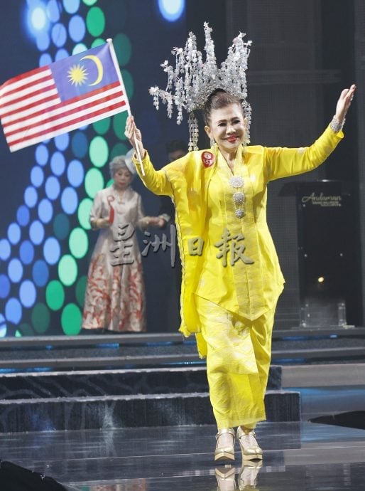 83岁奶奶膺亚洲至尊夫人美后!总决赛70佳丽竞艳