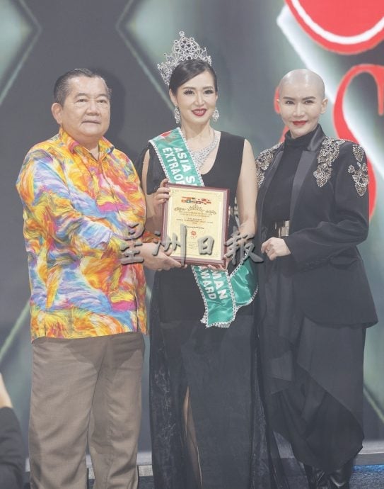 83岁奶奶膺亚洲至尊夫人美后!总决赛70佳丽竞艳