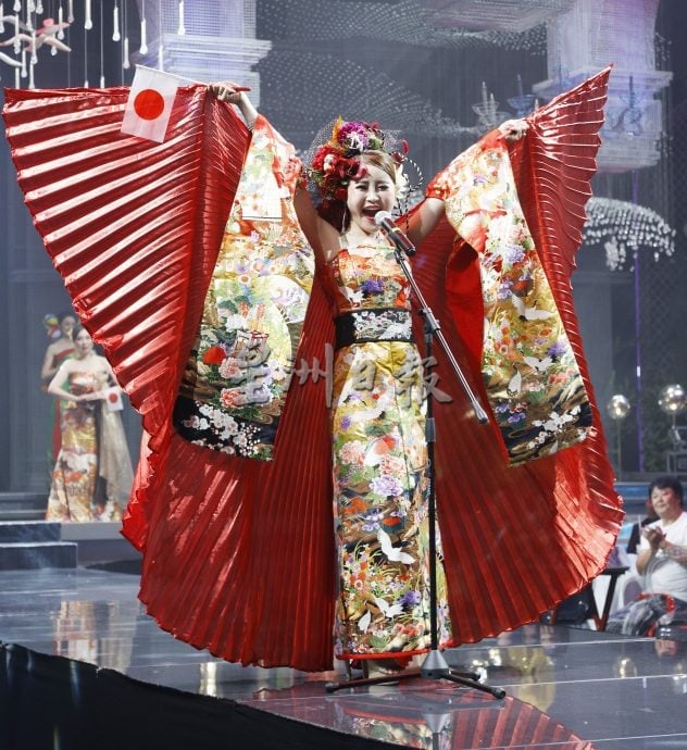 83岁奶奶膺亚洲至尊夫人美后!总决赛70佳丽竞艳