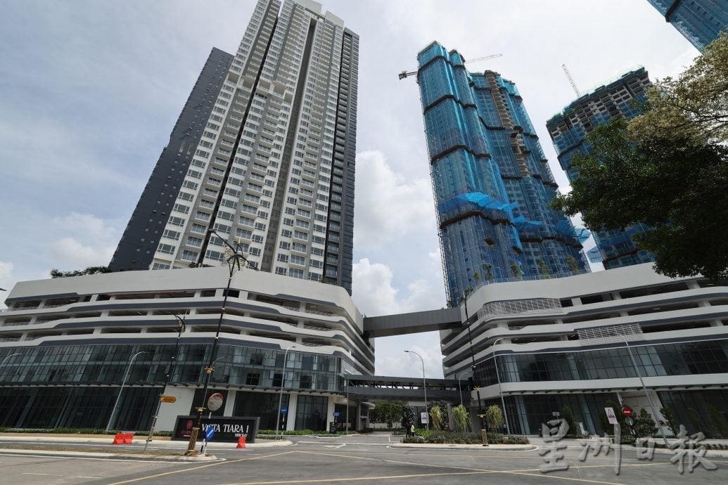 **已签发**柔:封面次头:倪可敏:房地部拨8200万 兴建拉庆人民住宅计划