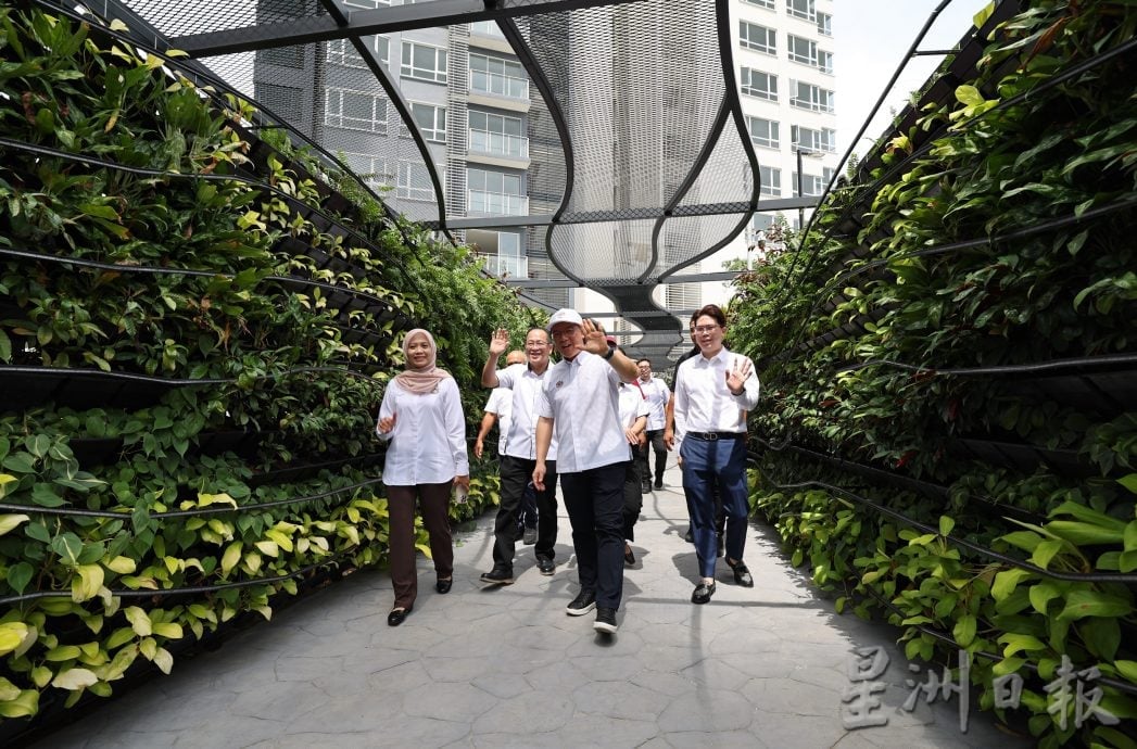 **已签发**柔:封面次头:倪可敏:房地部拨8200万 兴建拉庆人民住宅计划