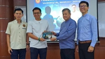 王俊伟主讲无国籍孩子讲座 吴亚烈：全球皆有案例