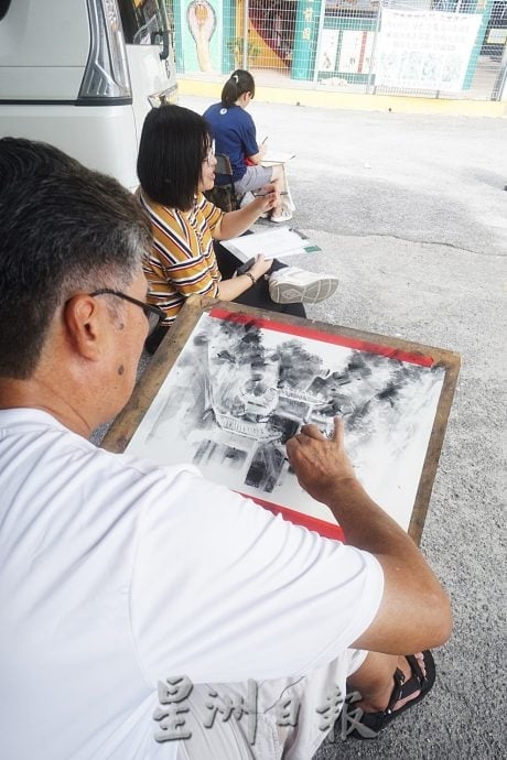 (10/12见报)星角摄| 速写记录生活