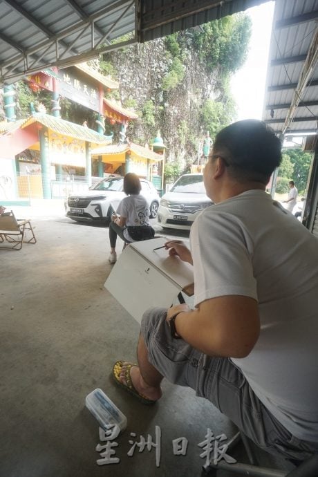 (10/12见报)星角摄| 速写记录生活