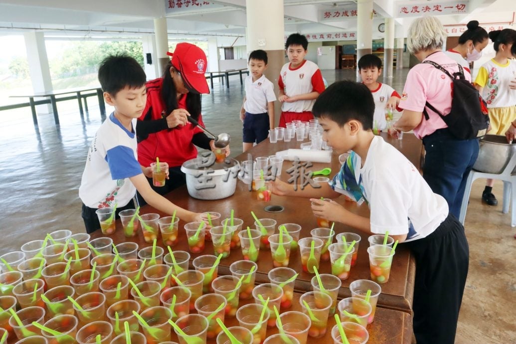 供星洲网/谢琪清:校内举行冬至,孩子才能真正参与