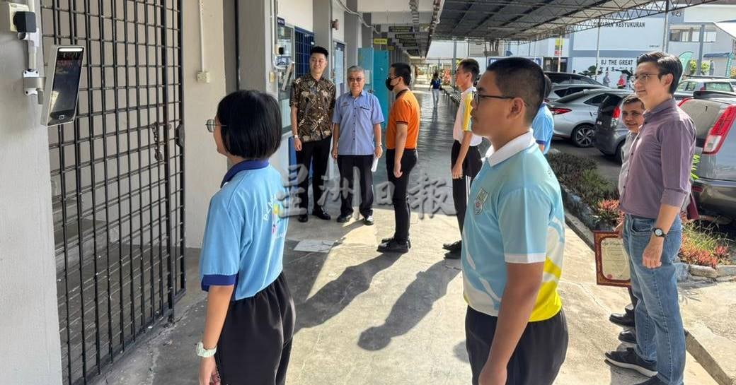 VIP文（大北马）峇眼再也国中启用“刷脸签到”机制，积极迈向学生零缺席目标。