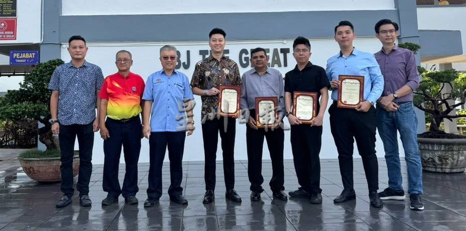 VIP文（大北马）峇眼再也国中启用“刷脸签到”机制，积极迈向学生零缺席目标。