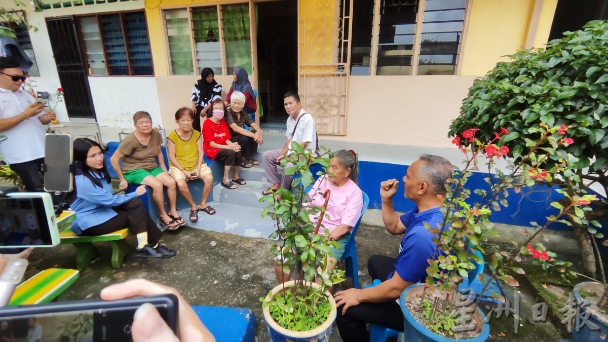 **已签发**柔:第二版头:士姑来百顺组屋列危楼 居民苦守老屋盼“一屋换一屋”