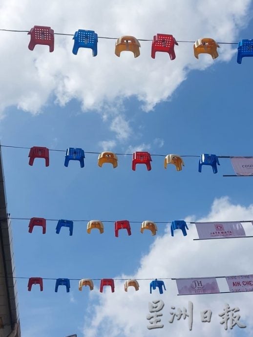 (古城第六版主文)三宝井横跨街道上空的凳子装饰被指示拆除